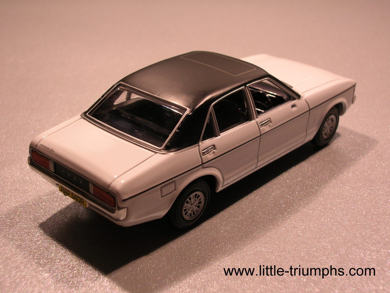Ford Granada Ghia - Diamond White with Black -